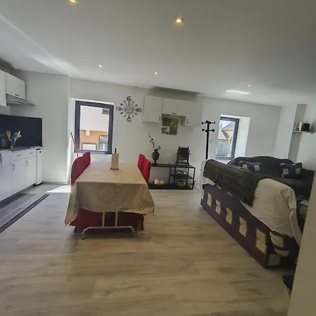 Cosy Et Chaleureux, Centre Village, Proche Commodite Appartement *